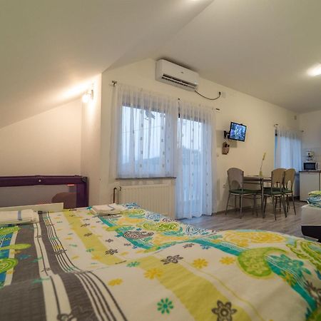 Studio Apartments Ante Rakovica Eksteriør bilde