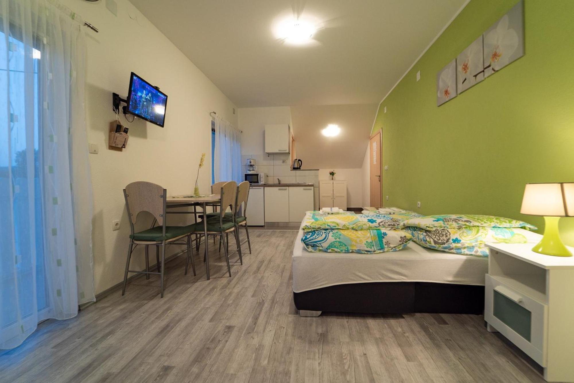 Studio Apartments Ante Rakovica Eksteriør bilde