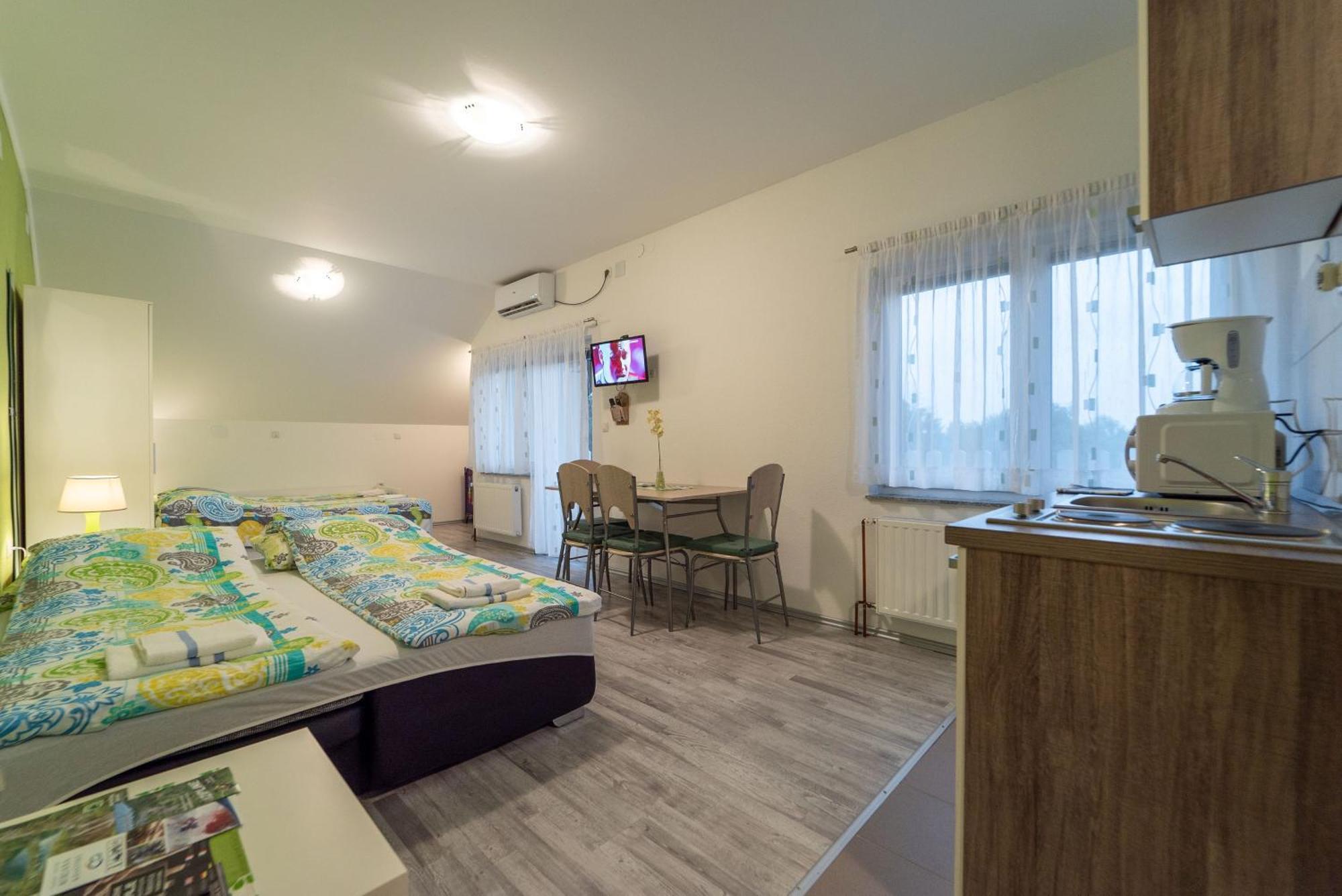 Studio Apartments Ante Rakovica Eksteriør bilde