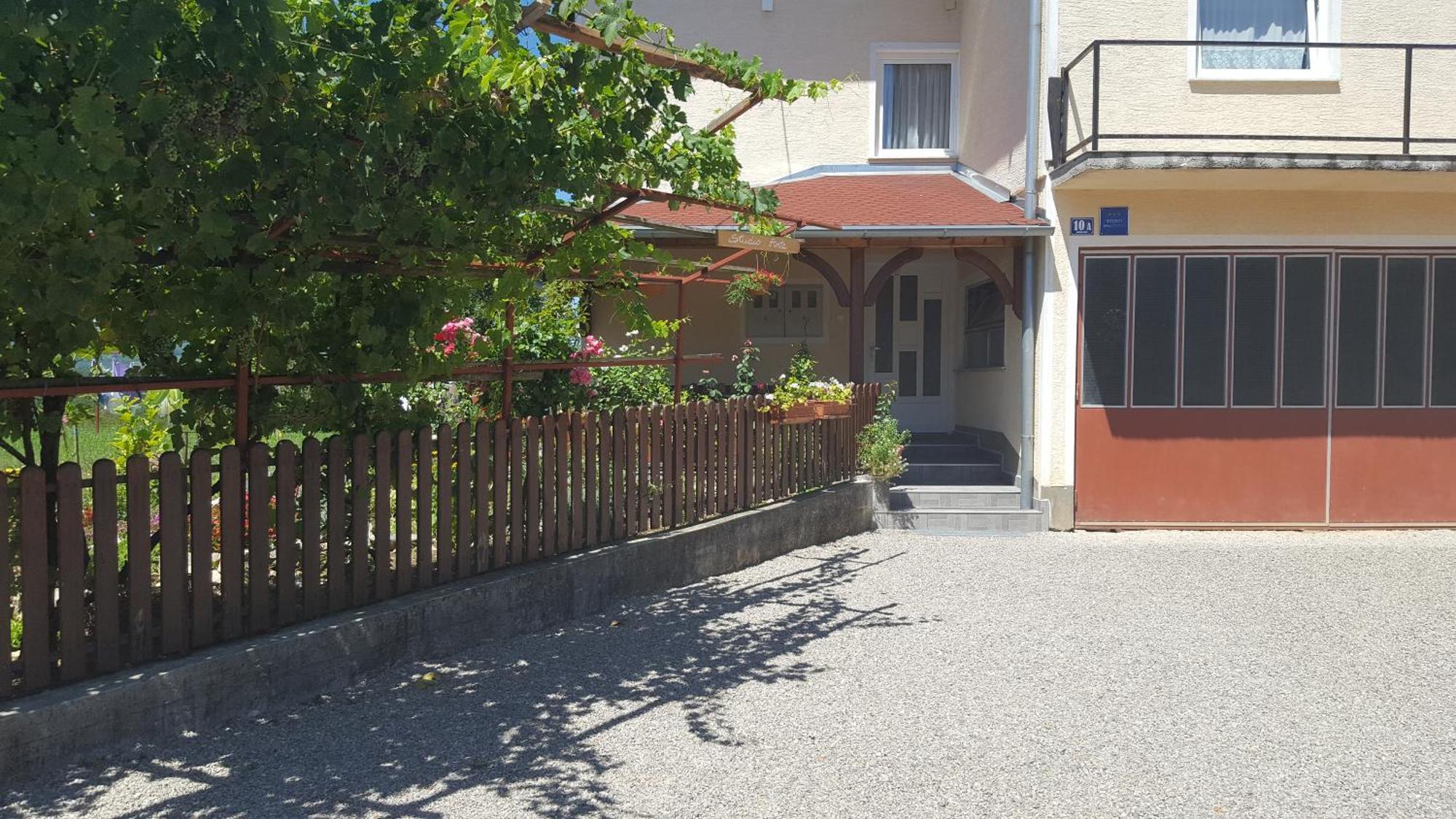 Studio Apartments Ante Rakovica Eksteriør bilde