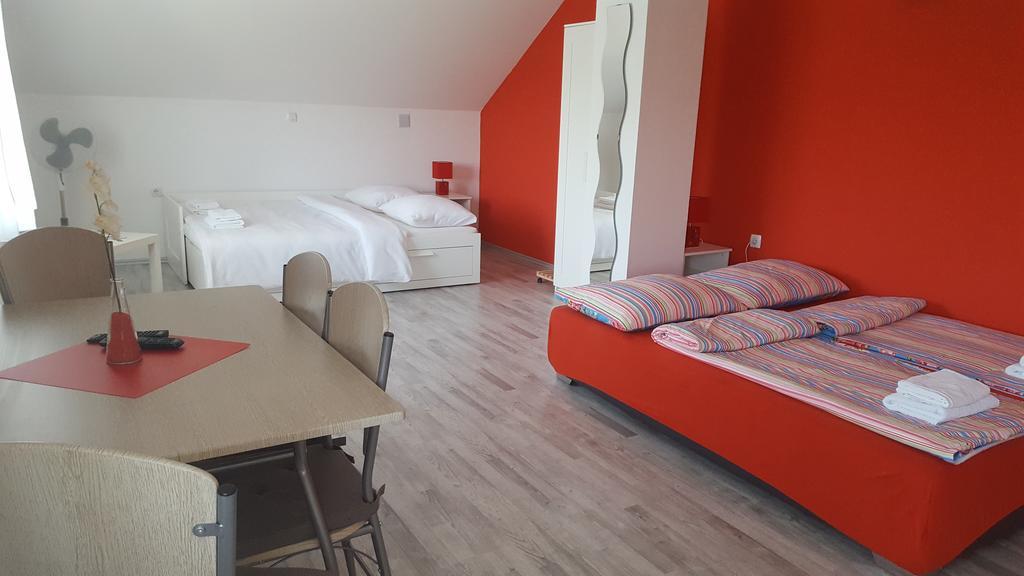 Studio Apartments Ante Rakovica Eksteriør bilde