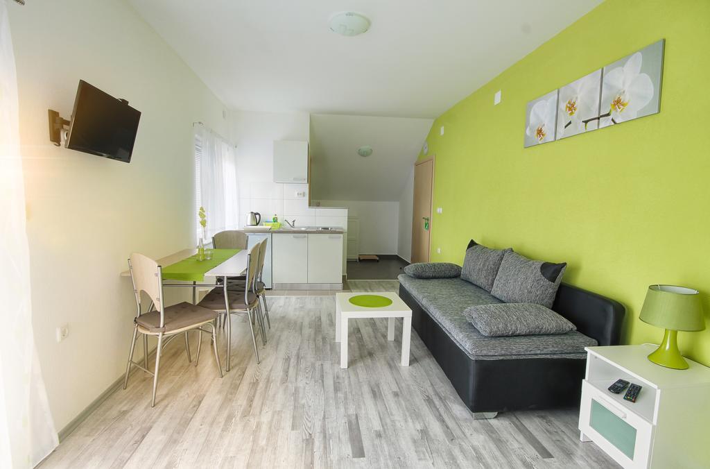 Studio Apartments Ante Rakovica Eksteriør bilde