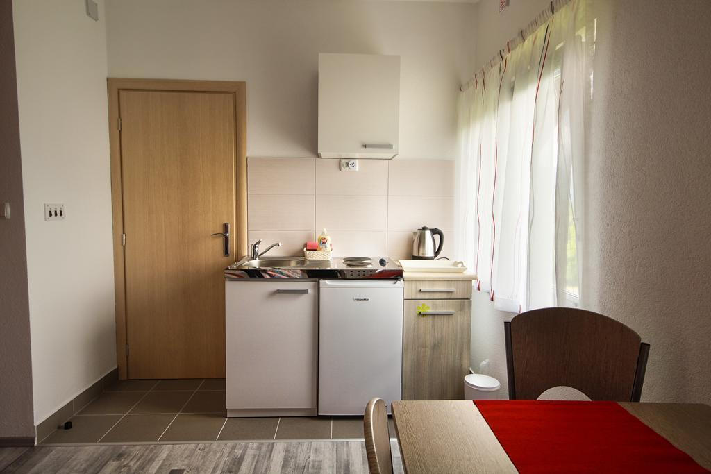 Studio Apartments Ante Rakovica Eksteriør bilde