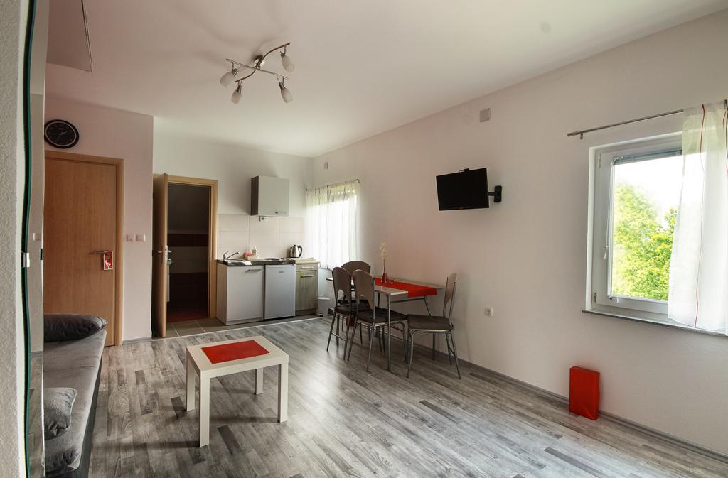 Studio Apartments Ante Rakovica Eksteriør bilde